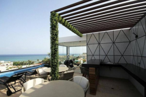 Couples apartment with lovely ocean views!